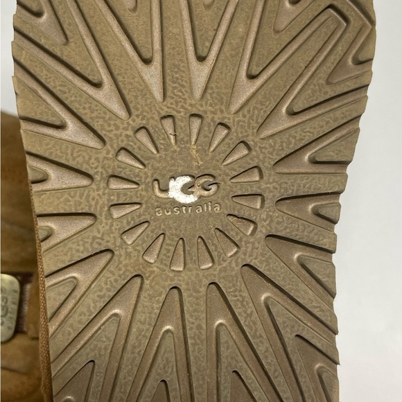 UGG - Picture 6 of 8